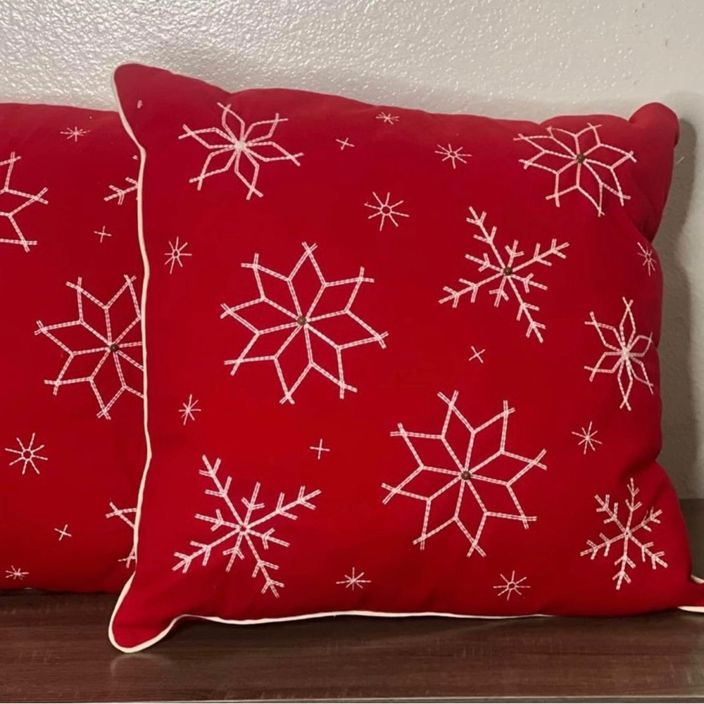 Mr. Christmas, Home, Throw pillows, Red, 22 x 22, Velvet, Snoeflake embroidery